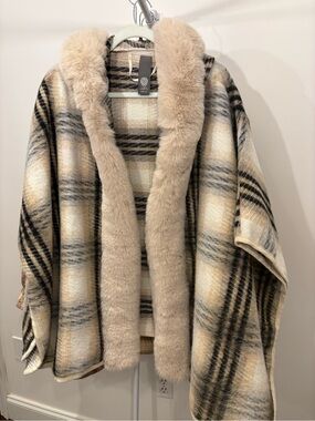 Like New Vince Camuto  Plaid Winter Shawl one size